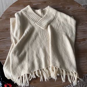 Poncho size small (maybe medium) tag missing